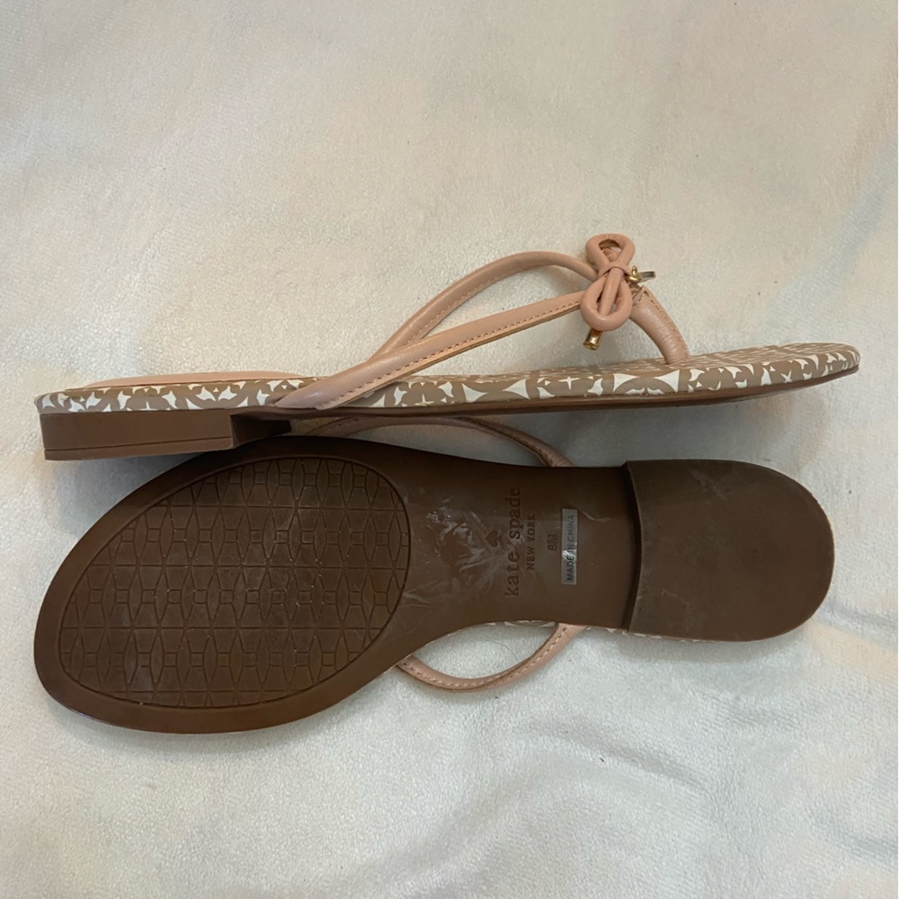 Kate Spade NY Bow Thong Sandals Pink Gold Logo Print Flip Flops Size 8 - Picture 5 of 8